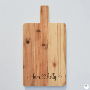 Houten borrelplank | Twee geliefden met hartje