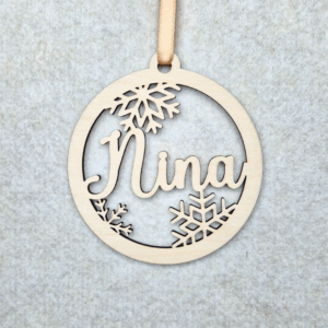 Kersthanger | Kerstbal met naam - sierletters met sneeuwvlokken